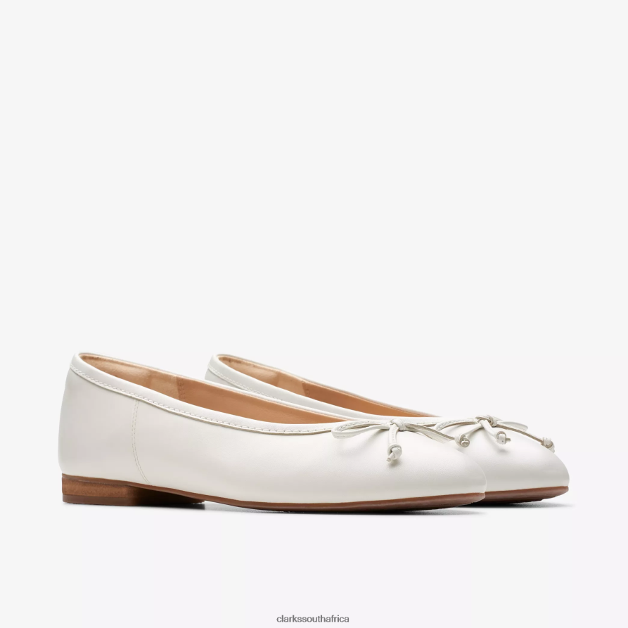 2Z8V2H252 FAWNA LILY Clarks White Leather