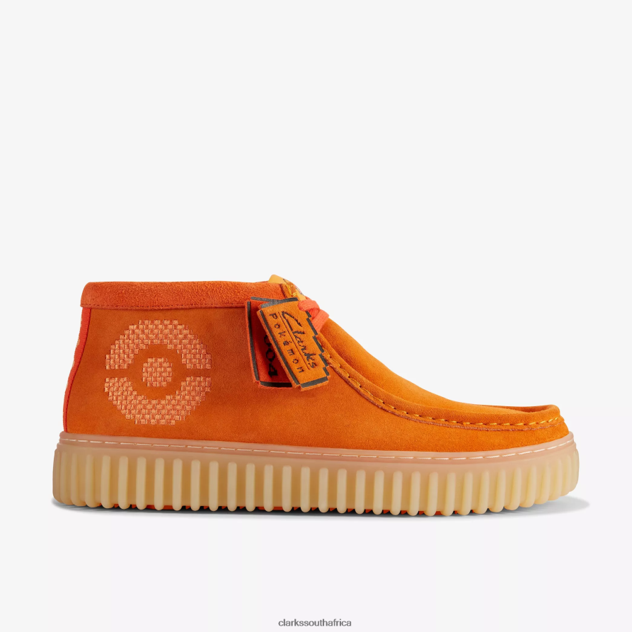 2Z8V2H425 Torhill Explore x Pok¨¦mon Clarks Orange Suede