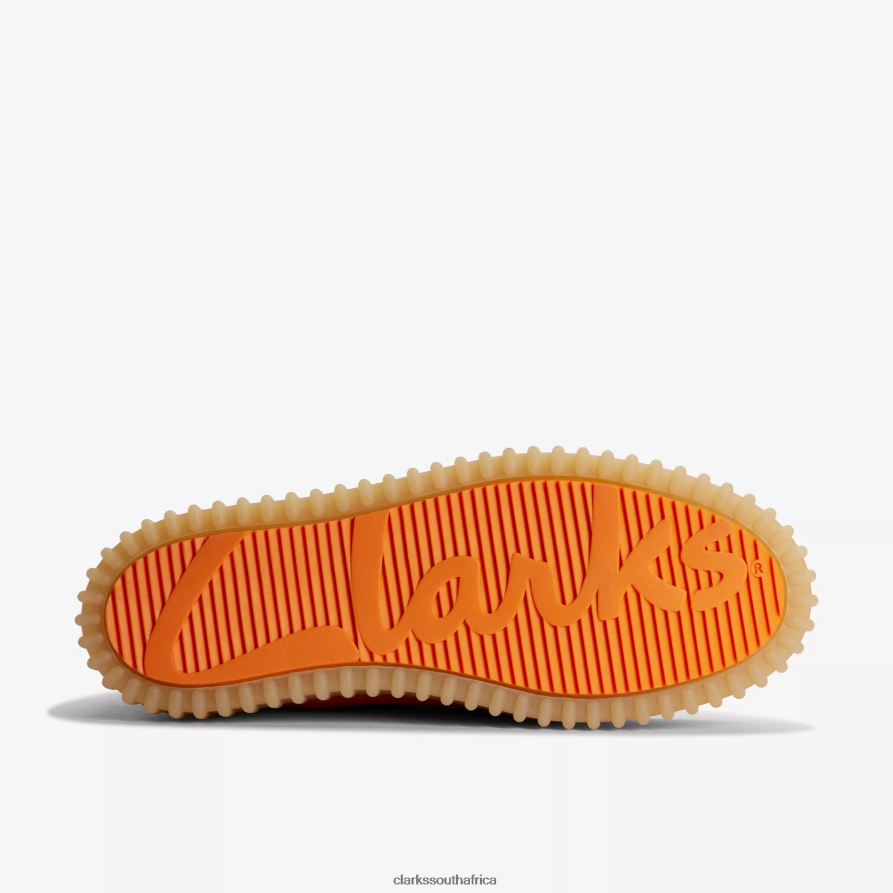 2Z8V2H425 Torhill Explore x Pok¨¦mon Clarks Orange Suede