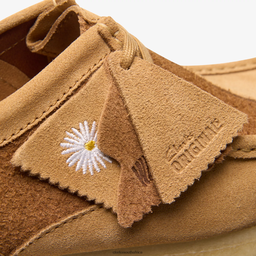 2Z8V2H676 Wallabee Tan Combination Clarks undefined