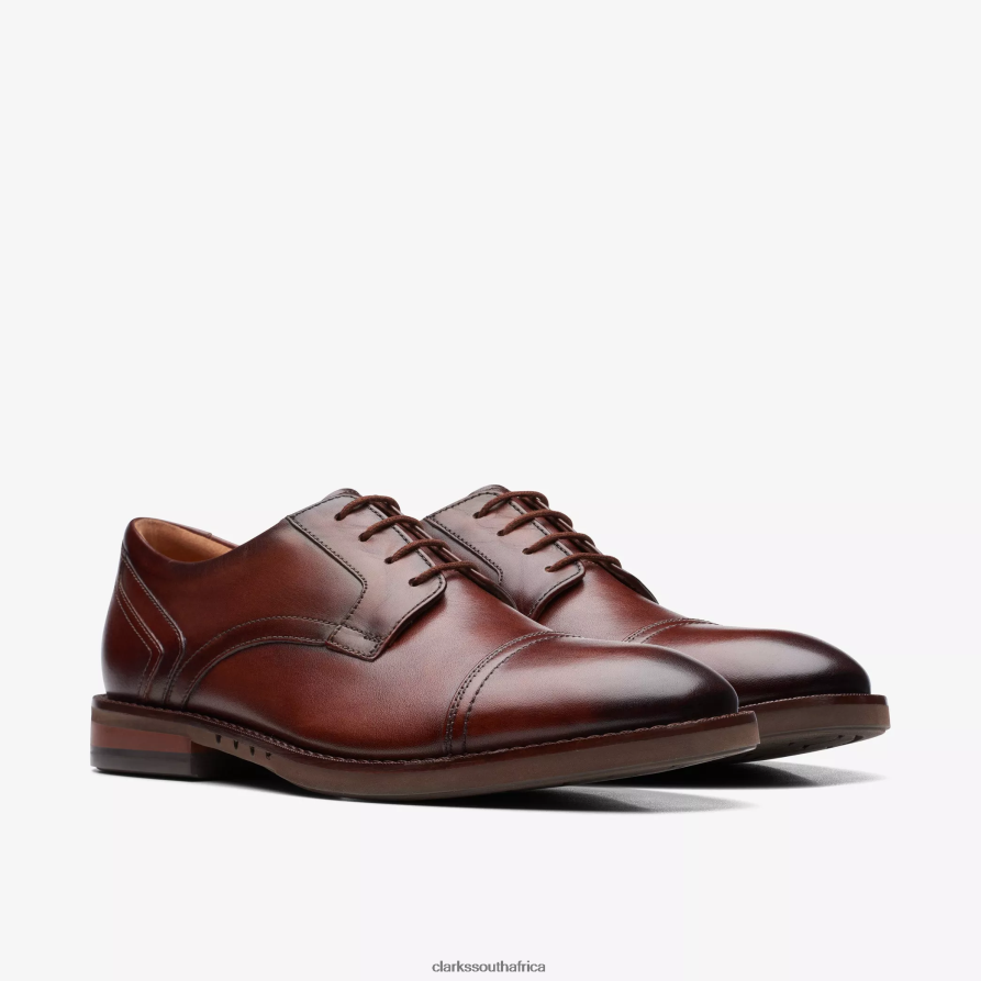 2Z8V2H792 Un Hugh Cap Clarks Mahogany Leather