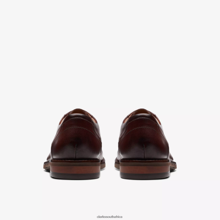 2Z8V2H792 Un Hugh Cap Clarks Mahogany Leather