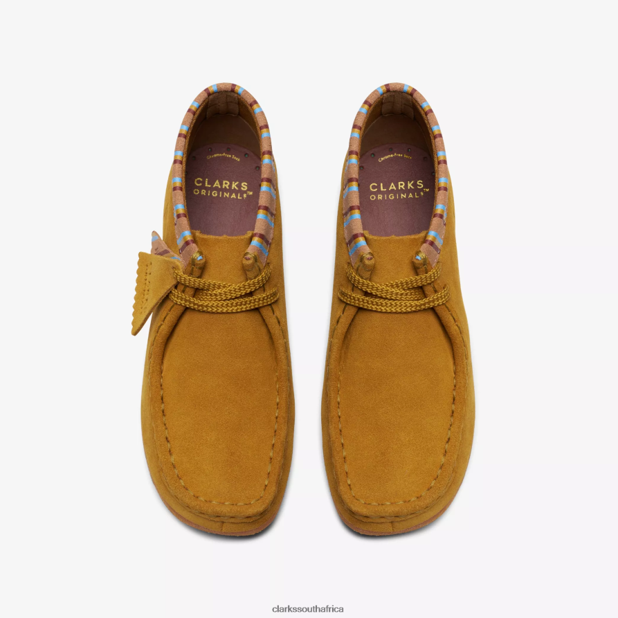 2Z8V2H991 Wallabee Boot Older Clarks Mustard